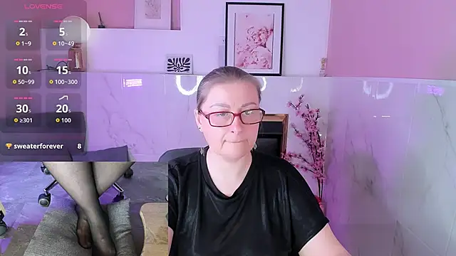 Alexandra Kind online show from April 22, 9:01 pm