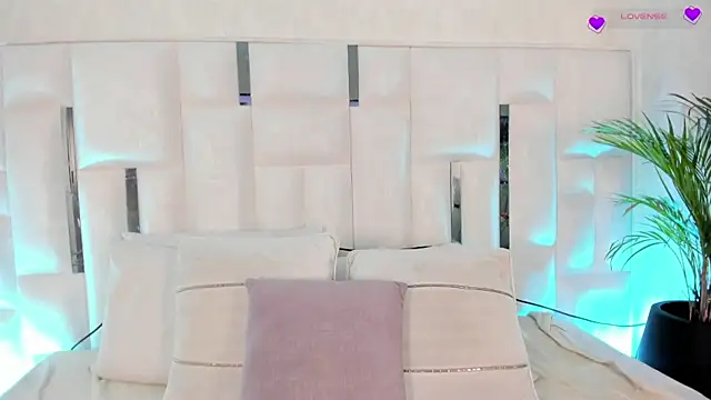 imnikaa  online show from April 19, 4:56 am