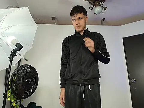 EdwinBoys online show from May 18, 1:39 pm