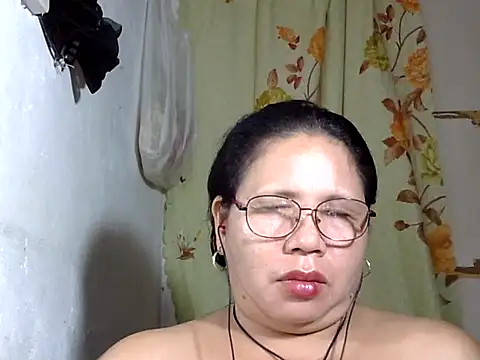 HottyCurlyPeanut online show from May 22, 7:45 pm