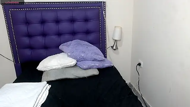 lunadreadd online show from April 26, 10:40 pm