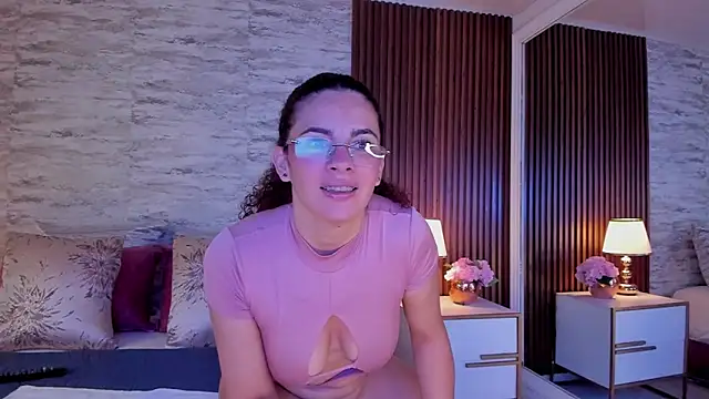 zoehiltonn online show from June 8, 1:01 pm