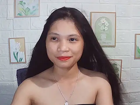 -Lucie-e online show from May 27, 1:41 pm