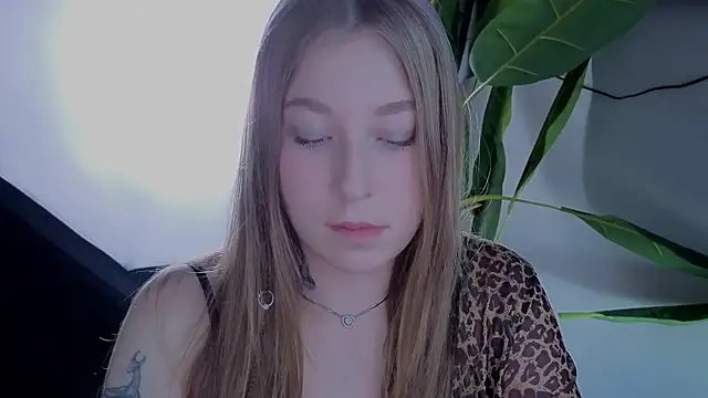 ShowmeYourfetish online show from June 17, 5:20 am