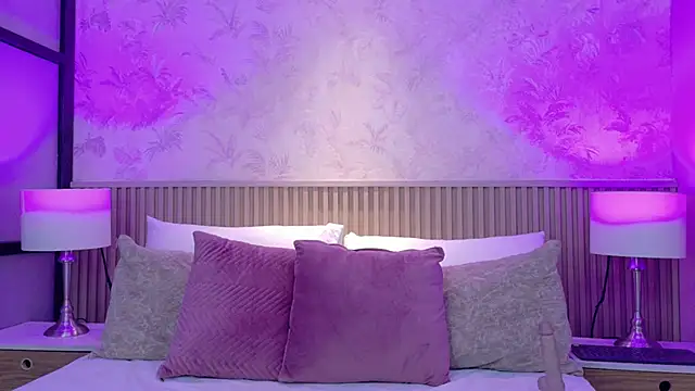 Darcy glow  online show from April 19, 6:10 pm