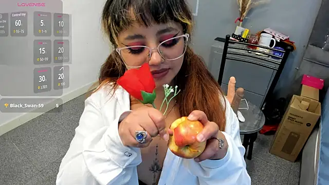 BelleVivianne online show from April 18, 2:41 pm