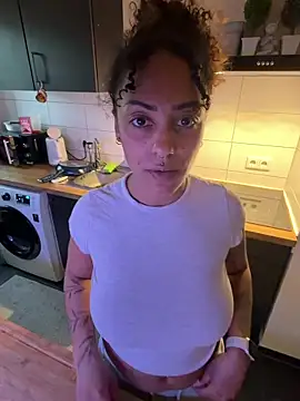 SweetPetiteNoir online show from April 19, 6:10 pm