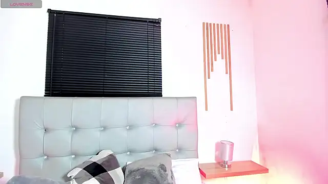 manuboobss online show from April 18, 7:58 pm