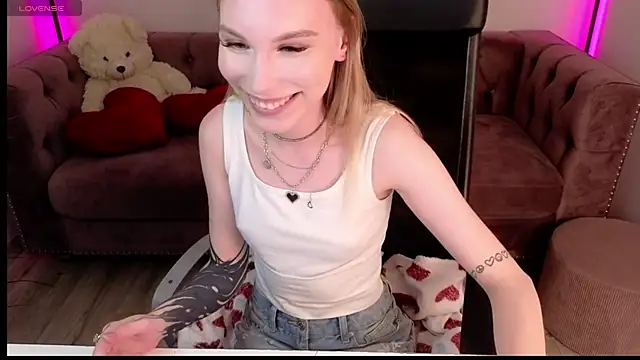 MilaDuales online show from April 19, 6:10 pm