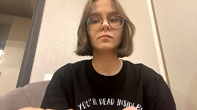 AlmaMitchell online show from April 19, 8:00 pm