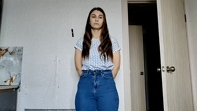 NoelleHosoi online show from April 21, 7:15 am