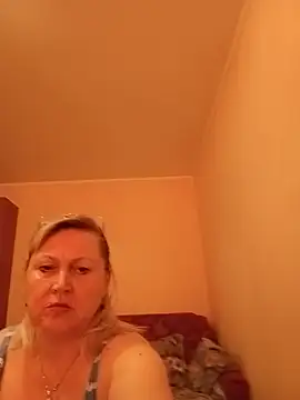 I amVeronicle online show from June 25, 5:14 pm