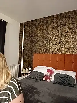 I amVeronicle online show from May 19, 4:58 pm