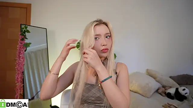 KitsuWaifu online show from April 25, 2:36 pm