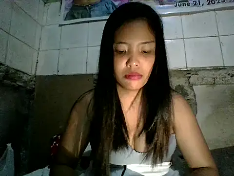 juicyredt online show from May 14, 1:39 pm