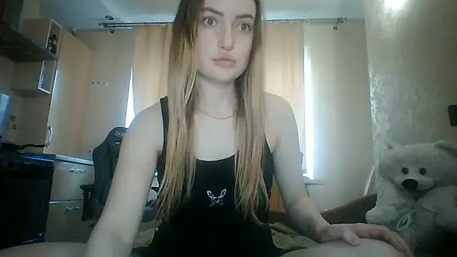 Lisanta online show from June 25, 3:46 pm