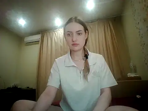 Lisanta online show from July 28, 7:04 pm