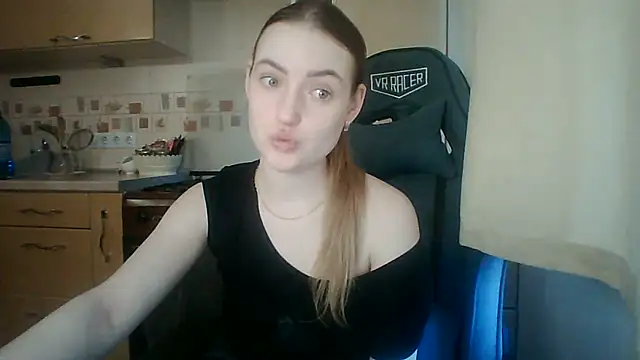 Lisanta online show from June 19, 3:37 pm