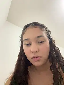 alana lee23 online show from April 28, 11:41 pm