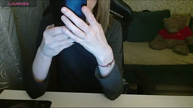  AlliceCullen  online show from April 25, 5:54 pm