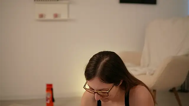 KateQuinn online show from April 28, 3:32 am