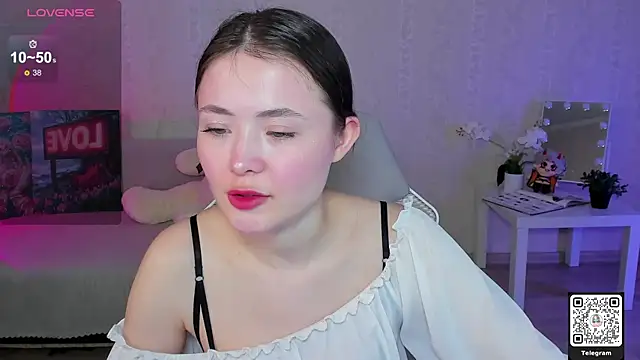 LinnLove online show from May 1, 8:39 am