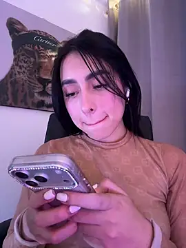 IsabellaNoir  online show from June 13, 9:56 pm