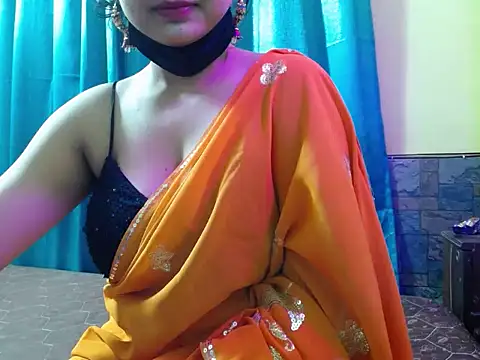 -Queenie online show from July 7, 6:32 pm