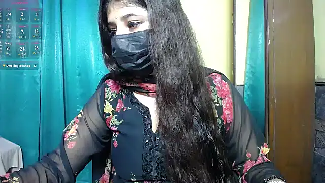 -Queenie online show from July 25, 7:54 pm