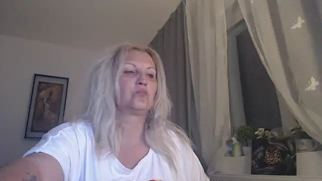 Divineblond online show from May 8, 11:39 pm