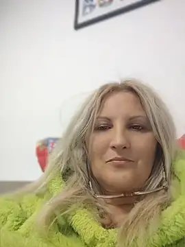 Divineblond online show from April 30, 6:35 pm
