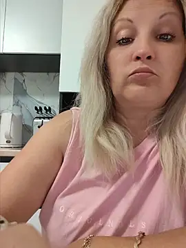 Divineblond online show from May 6, 8:46 pm