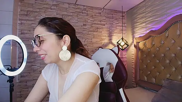 stephaniesun  online show from April 27, 1:19 pm