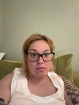 SecretRavenXO online show from May 7, 9:51 pm