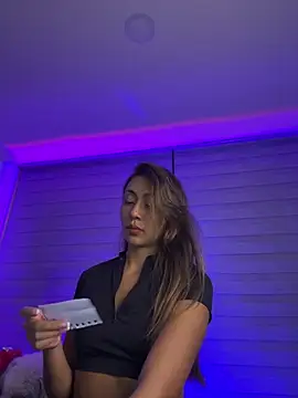 Bella dannbond online show from May 30, 12:52 am