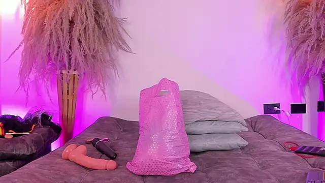 hailey sky  online show from May 31, 2:28 am