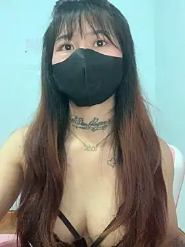 Lilyy18 online show from May 3, 3:10 am