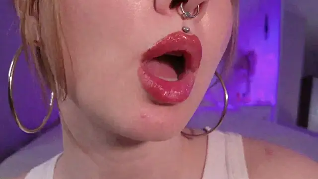 ooopsitscandy online show from May 4, 5:17 pm