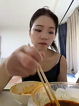xiaochengzi505 online show from June 25, 3:28 am