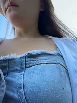 xiaochengzi505 online show from August 3, 1:31 am