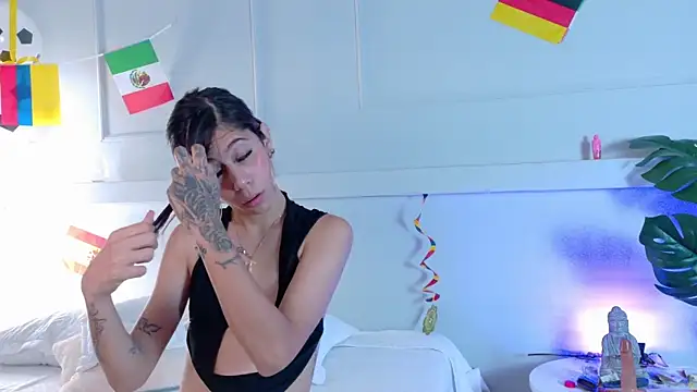 ZoeyPetit online show from June 28, 1:18 pm