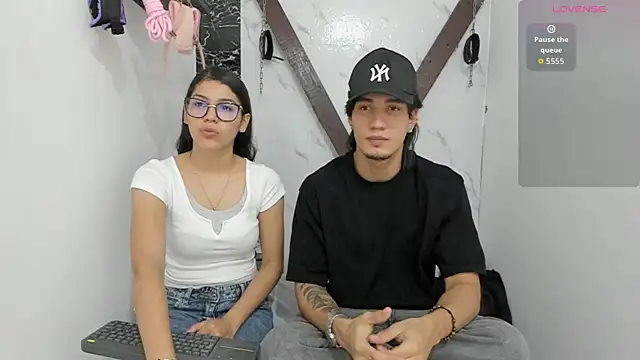sweetauracouple online show from August 4, 2:50 am
