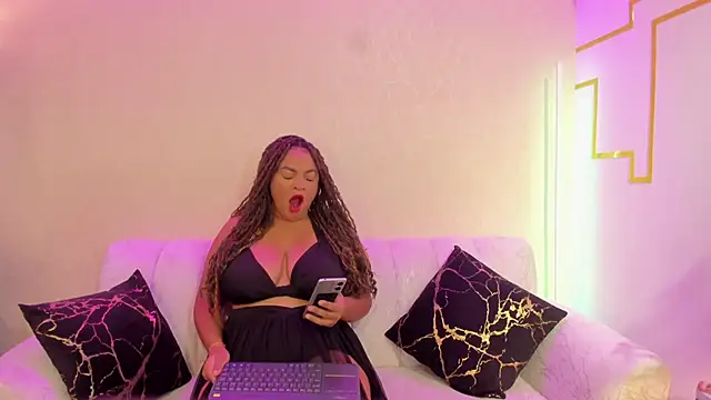 CoralJhonss online show from May 3, 12:19 pm