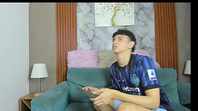 LOVE GUYS1 online show from May 31, 6:09 pm