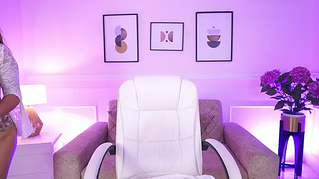 VioletJoness  online show from August 5, 11:49 am