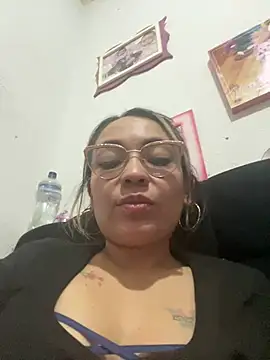 kimismile0414 online show from May 9, 11:29 pm