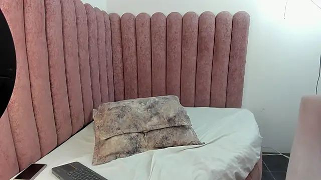 CoralRuiz online show from May 12, 8:15 pm