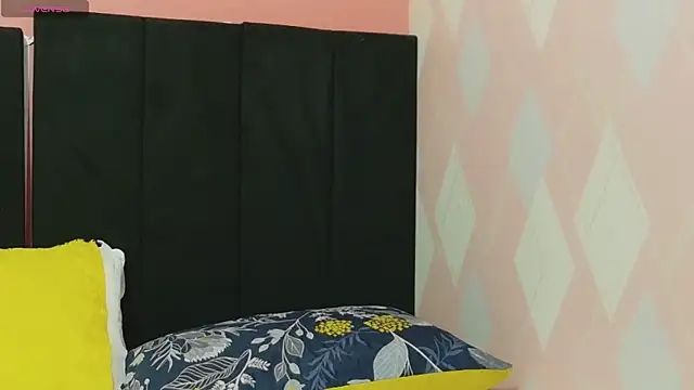 NaughtyyMommyyy online show from June 5, 8:04 pm