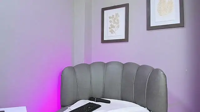 Roxanna moore online show from July 18, 4:05 am
