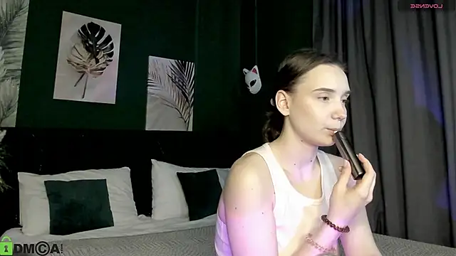 Elvienne online show from May 22, 3:37 am